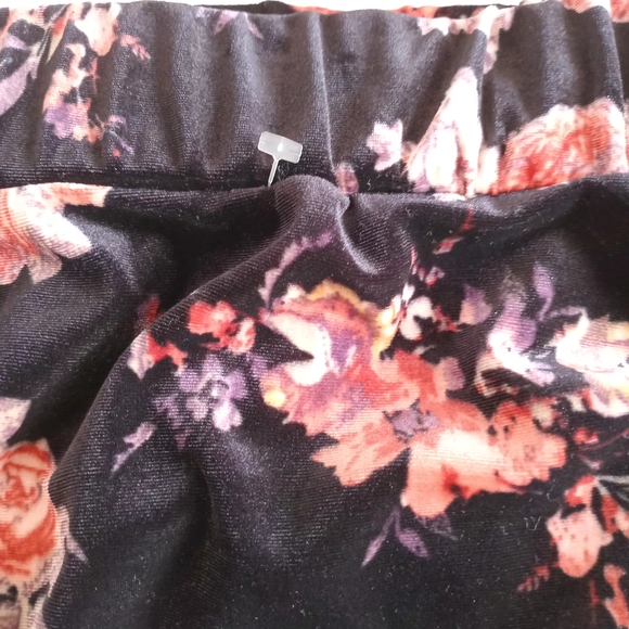 Velvet Floral Asymmetrical Skirt in Black and Pink - Picture 4 of 5